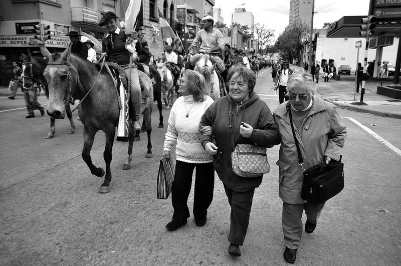 Marcha en contra de la megaminería y en defensa de los recursos naturales Foto: Javier Calvelo. La diaria.
