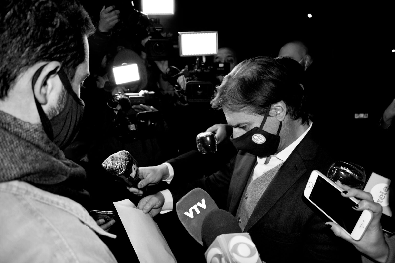 Luis Lacalle Pou antes de ingresar a la FIC. Foto: Fabián Correa. 12/08/20.