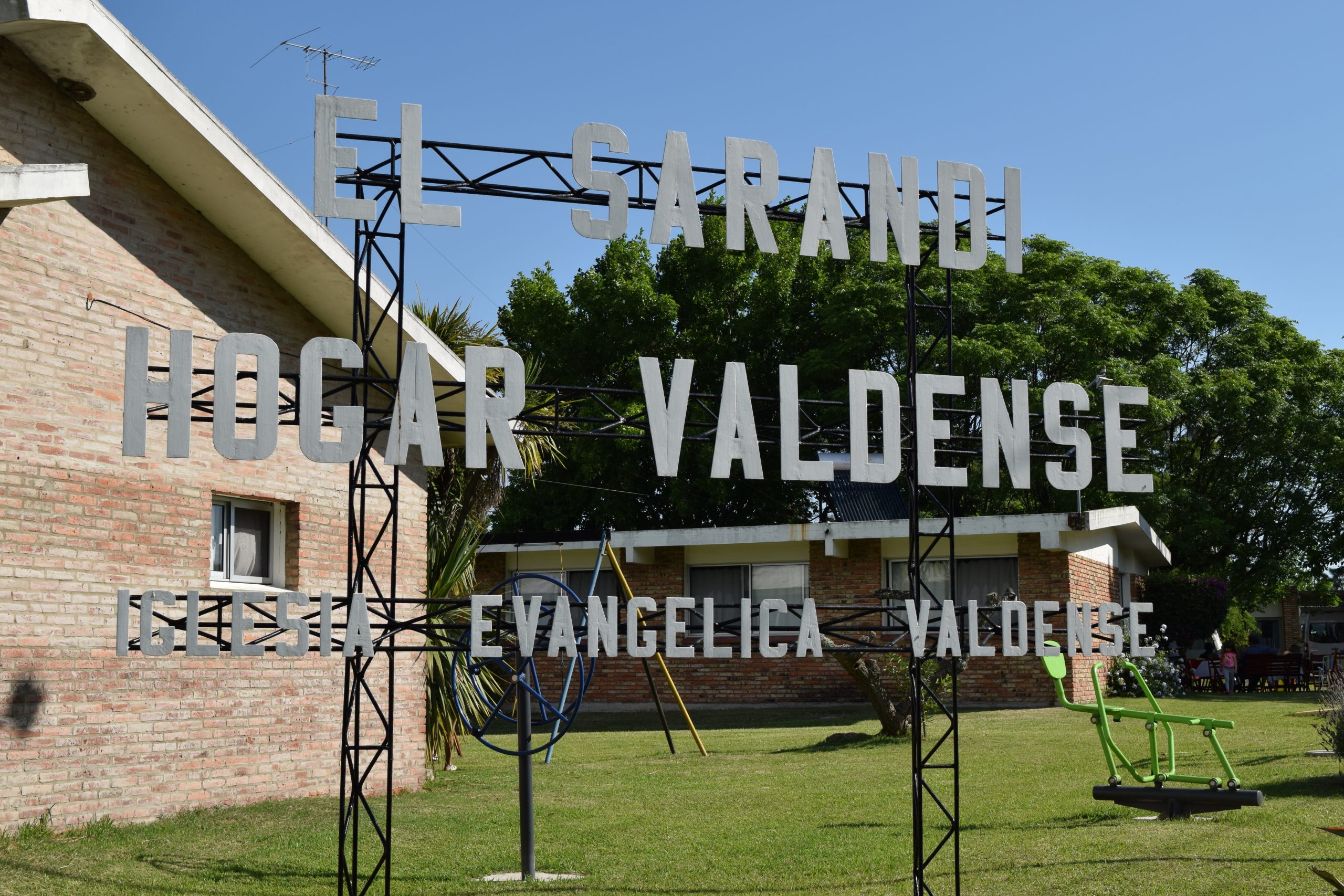 Entrada al Hogar Sarandí. Foto: Mariela González - Imagen de archivo