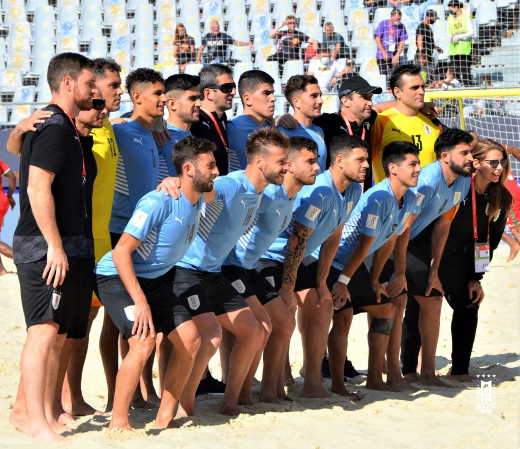 Brasil derrota a El Salvador y Uruguay a Omán en el Mundial de fútbol playa