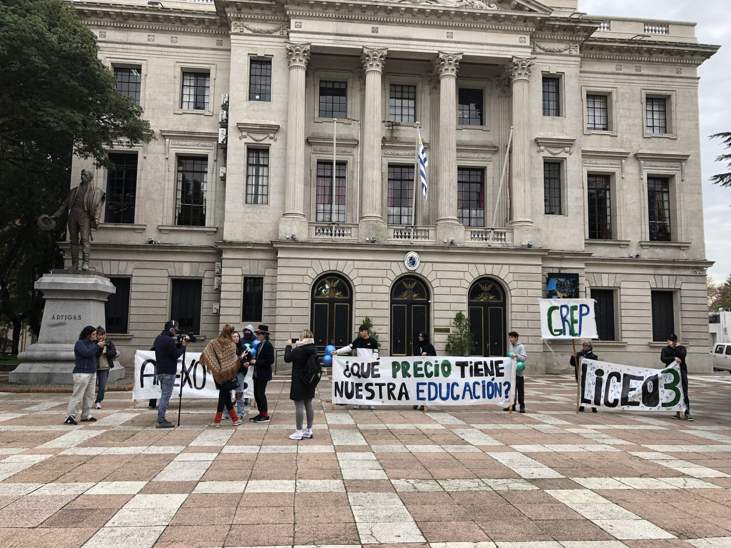 Manifestación del gremio del Liceo 1 de Colonia. Emiliano Benedetto