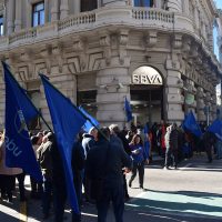 Movilización en el Banco BBVA de la Ciudad Vieja. Foto: AEBU
