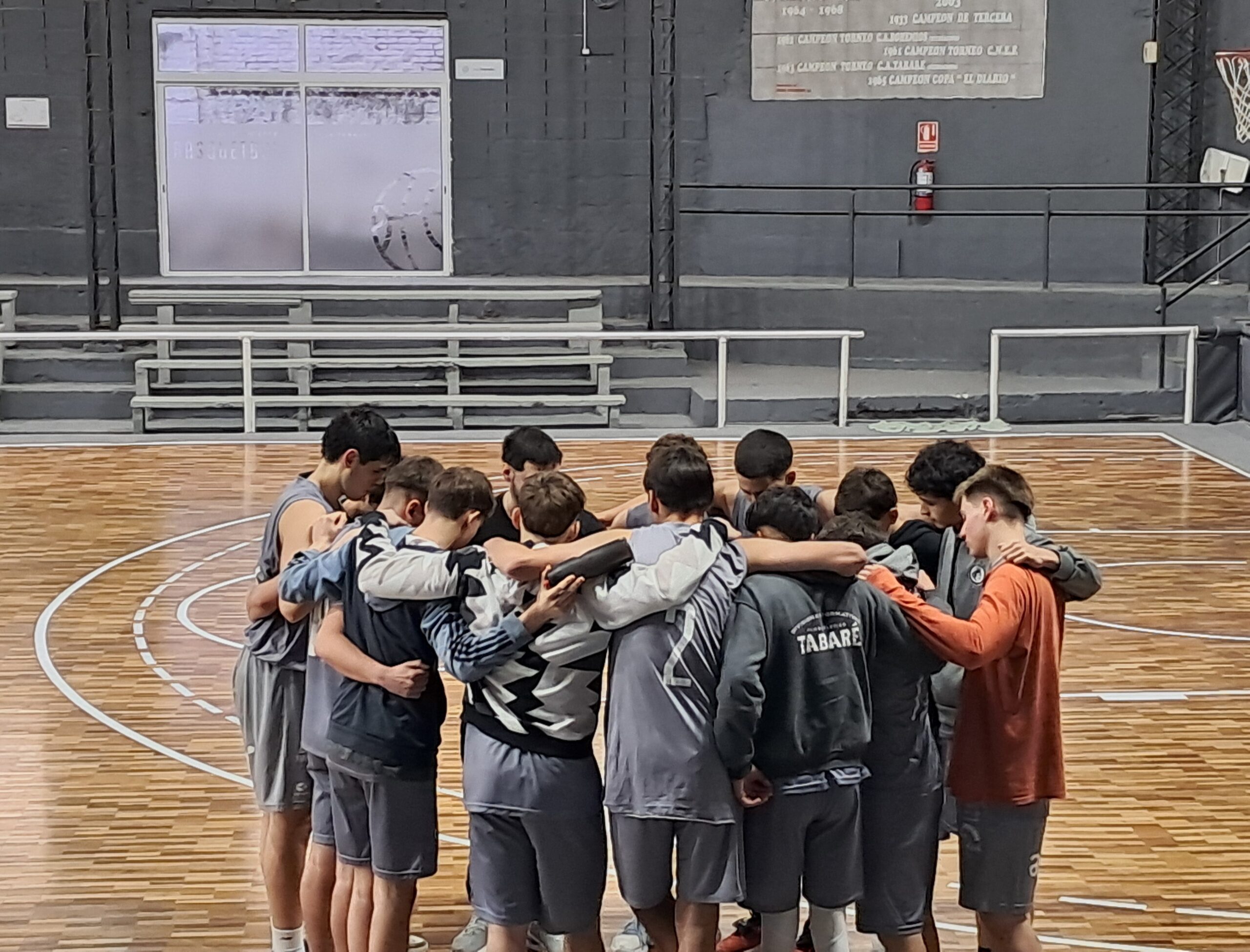 Educar para la vida con pases, rebotes y tercer tiempo